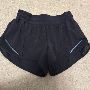 Lululemon Hotty Hot 2.5 Inch - Size 4 Regular